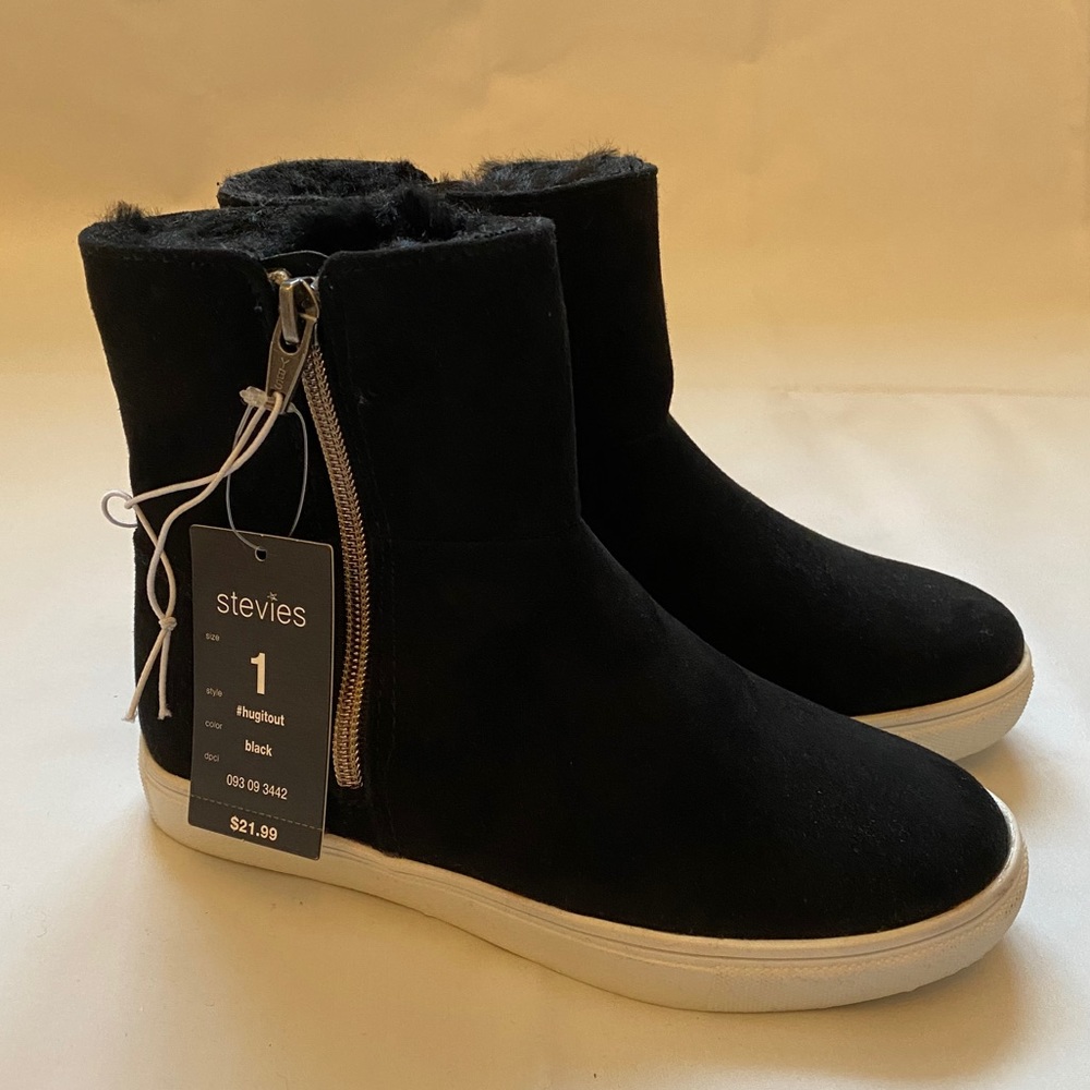 🌿Stevies Faux Suede Zippered High Tops🌿